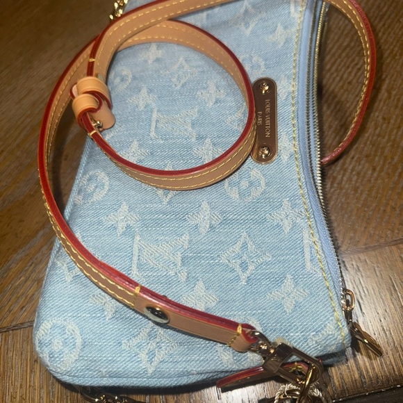 NIB Louis Vuitton Sky Blue Denim Liv Pochette - Picture 12 of 16